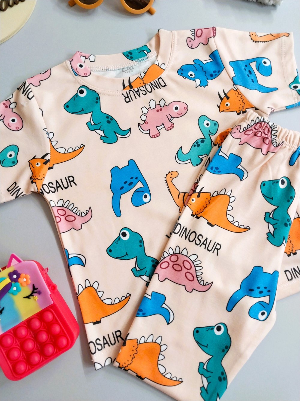 ست تیشرت شلوار راحتی بچگانه طرح دایناسور مناسب 1 تا 5 سال