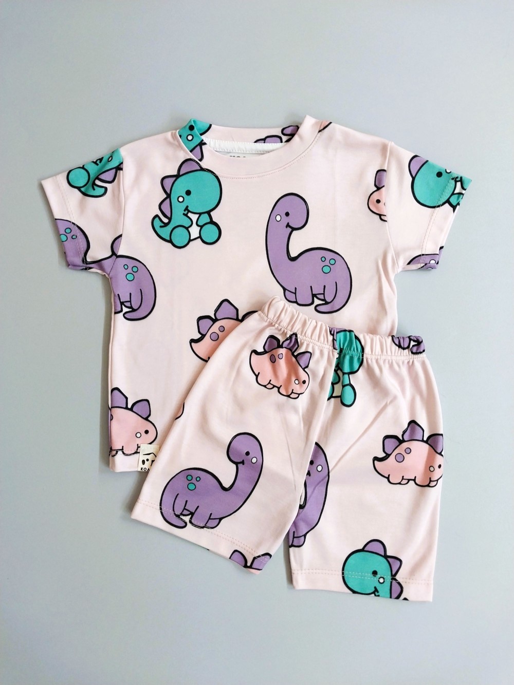 ست راحتی تیشرت شلوارک بچگانه طرح دایناسور مناسب 1 تا 4 سال