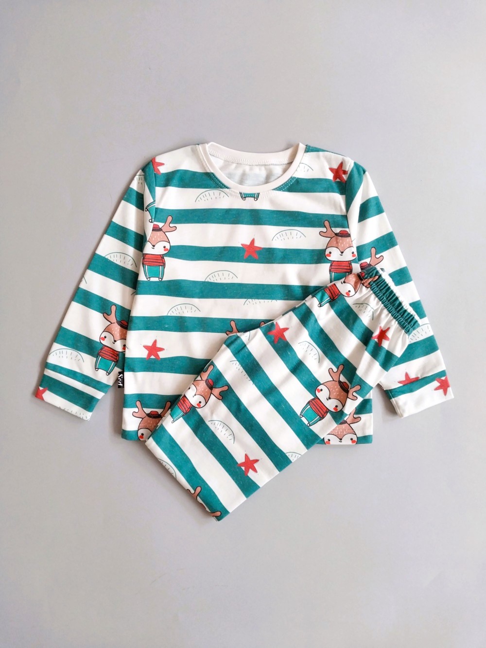 ست راحتی بلوز شلوار بچگانه طرح گوزن مناسب 1 تا 7 سال