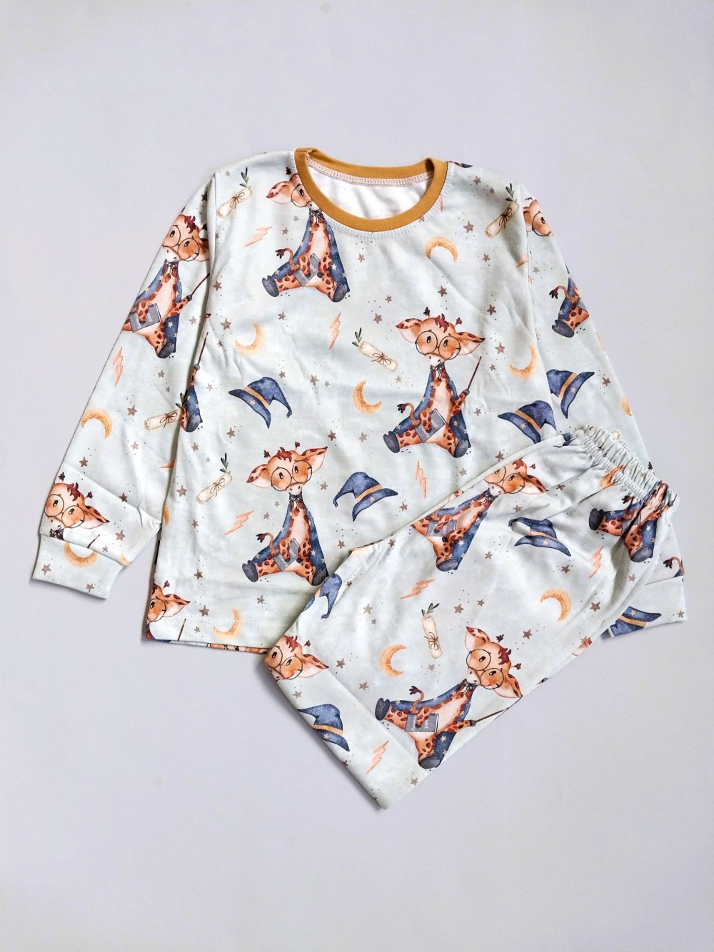 ست بلوز شلوار راحتی بچگانه طرح زرافه مناسب 1 تا 7 سال