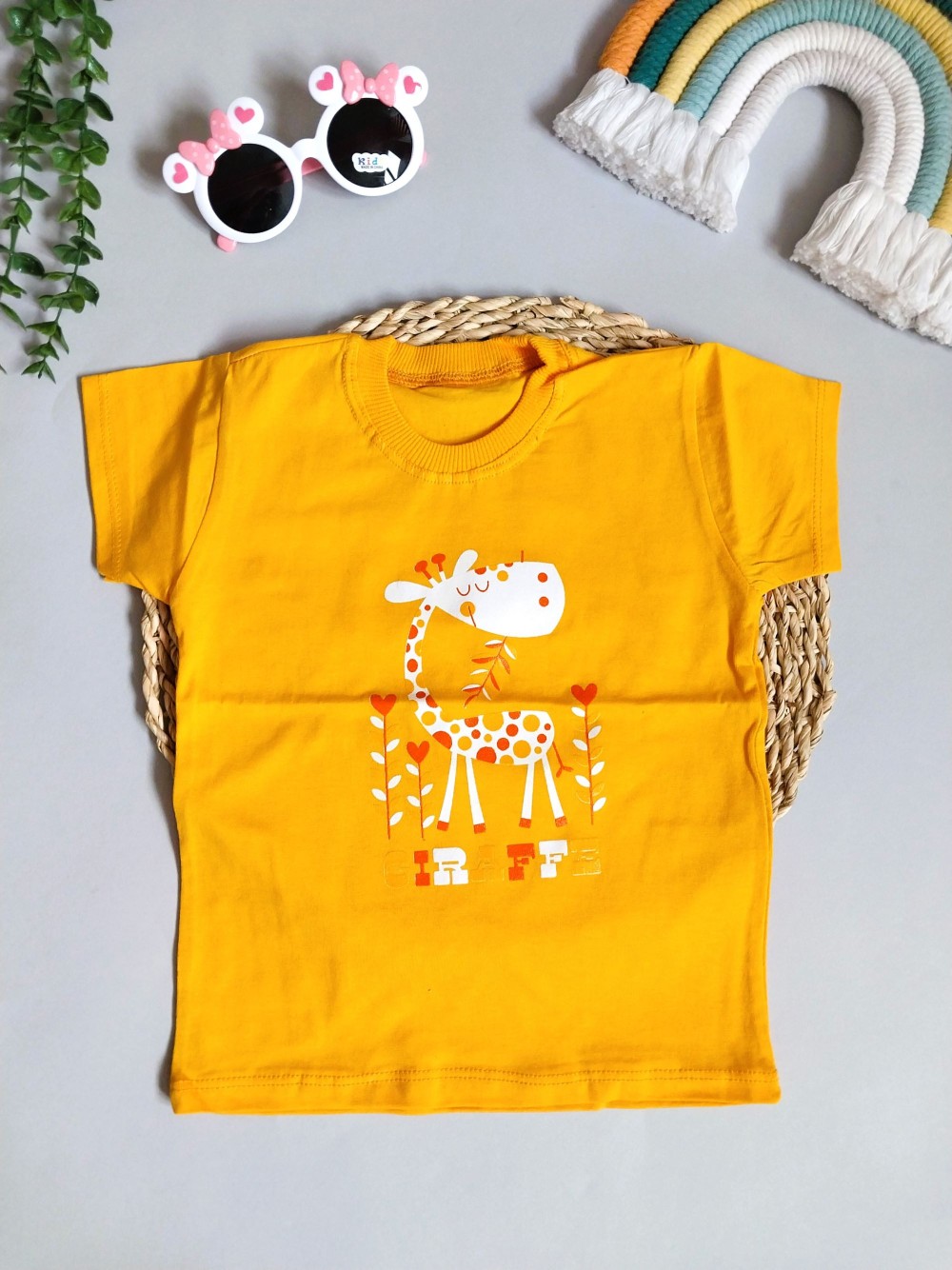 تیشرت دخترانه بچگانه طرح زرافه مناسب 2 تا 5 سال