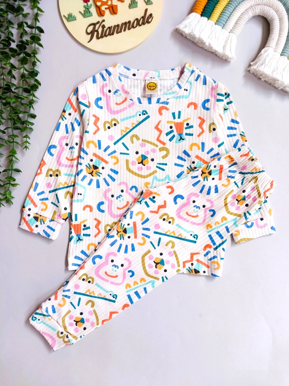 ست بلوز شلوار راحتی بچگانه طرح شیر و گربه مناسب 1 تا 8 سال