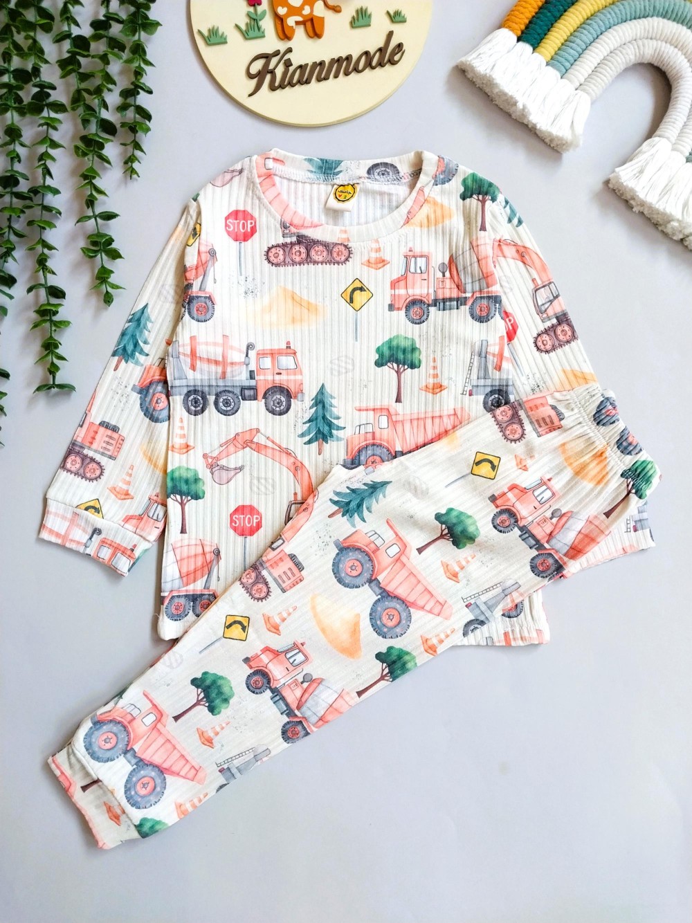 ست بلوز شلوار راحتی بچگانه طرح بولدزر و کامیون مناسب یک تا هشت سال