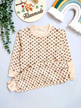 ست بلوز شلوار راحتی بچگانه طرح لویی ویتون LV مناسب یک تا چهار سال