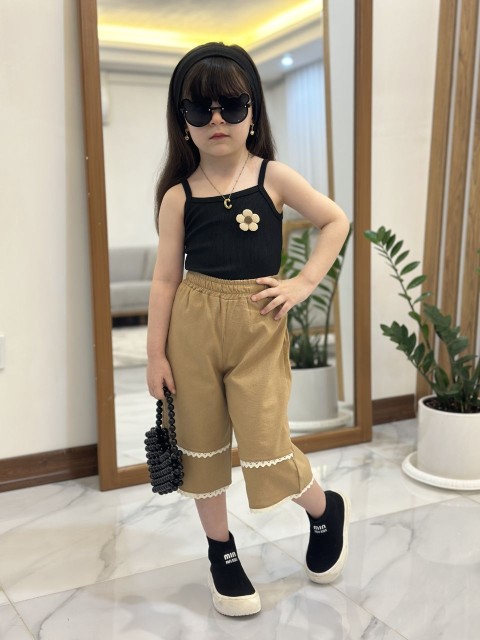 ست تاپ و شلوارک بچگانه طرح گلبرگ مناسب 2 تا 9 سال