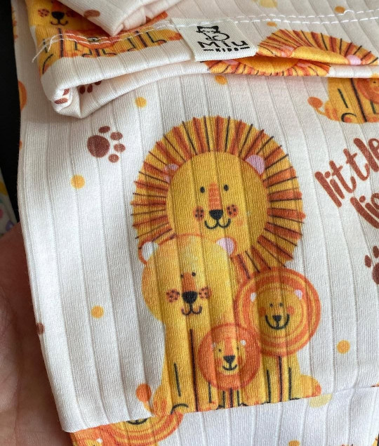 ست بلوز شلوار راحتی بچگانه طرح شیر کوچک مناسب 1 تا 8 سال